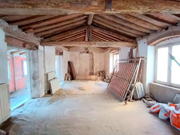 casa indipendente in vendita a Carrara