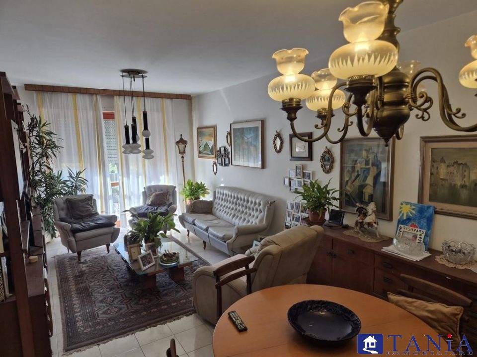 appartamento in vendita a Carrara in zona Bonascola