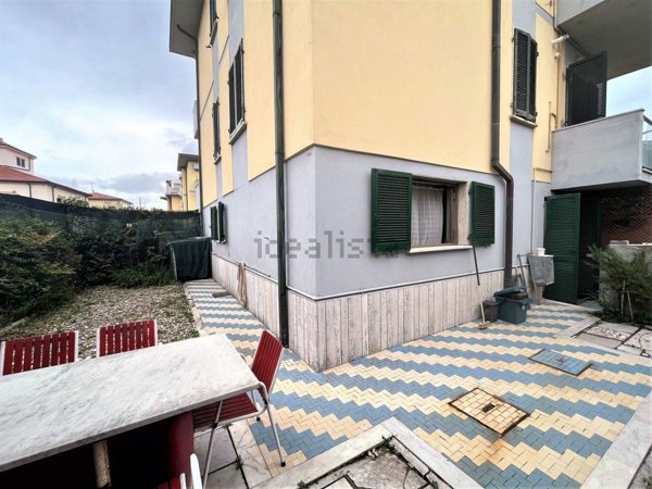appartamento in vendita a Carrara in zona Marina di Carrara