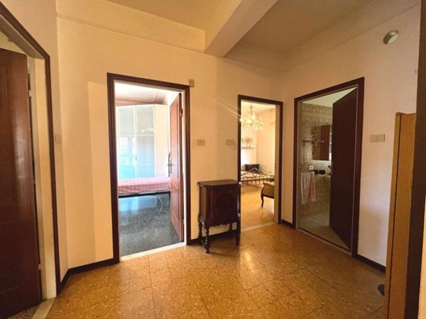 appartamento in vendita a Carrara in zona Avenza