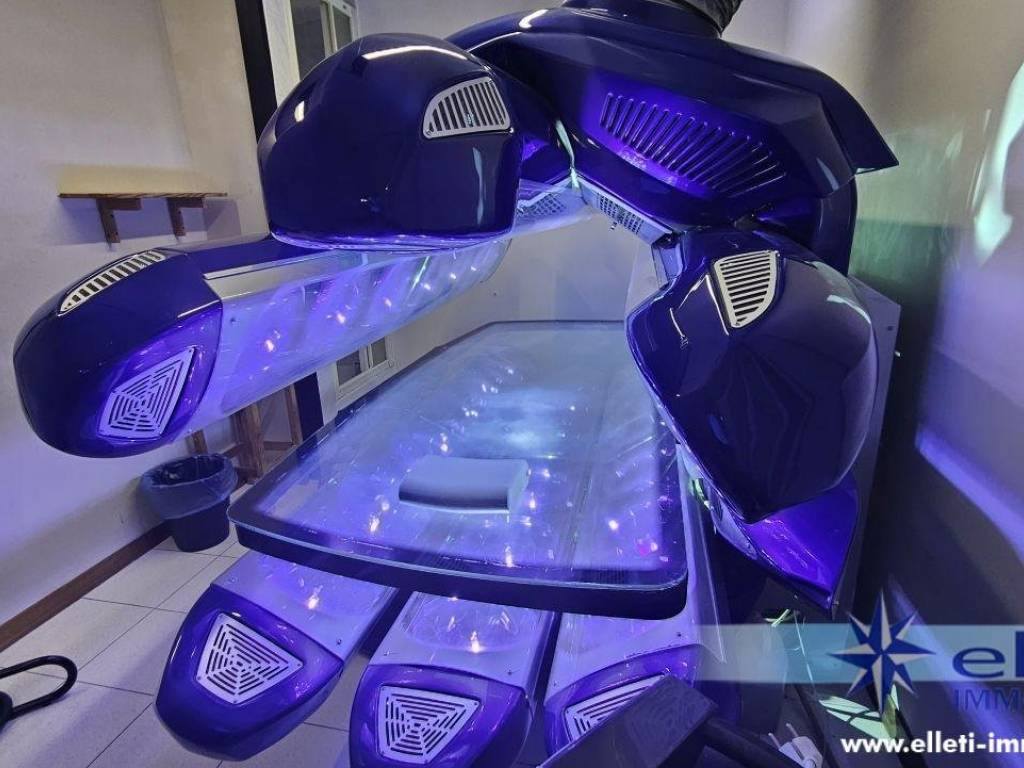 negozio in vendita a Carrara in zona Avenza