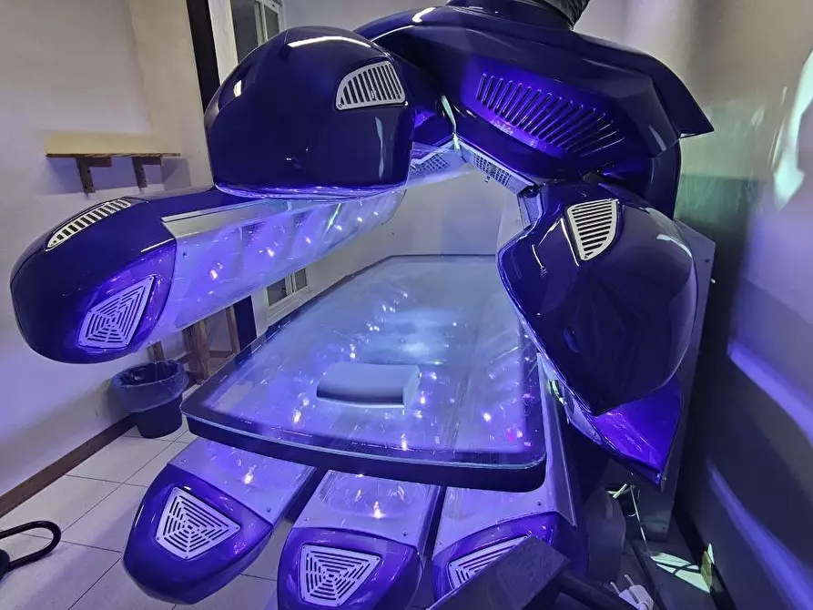 negozio in vendita a Carrara in zona Avenza