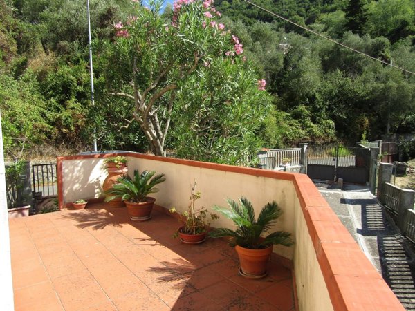 casa indipendente in vendita a Carrara in zona Fossone