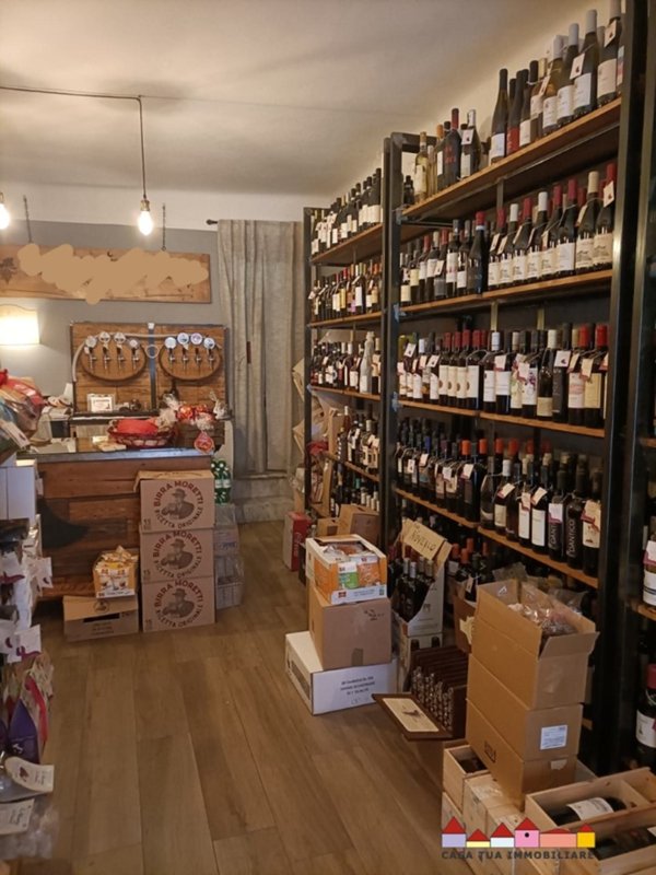 locale commerciale in vendita a Carrara in zona Centro Città