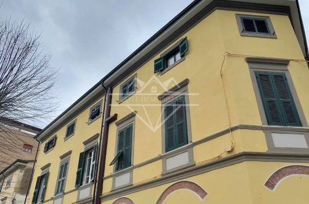 appartamento in vendita a Carrara in zona Centro Città