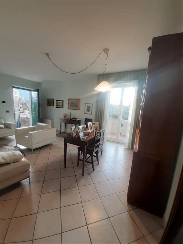 casa indipendente in vendita a Carrara