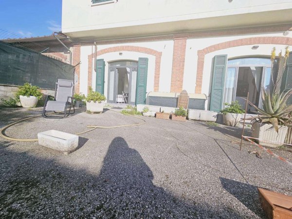 appartamento in vendita a Carrara in zona Avenza