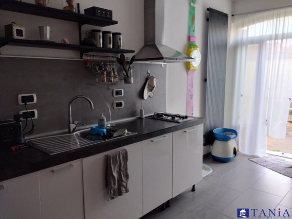 appartamento in vendita a Carrara in zona Avenza
