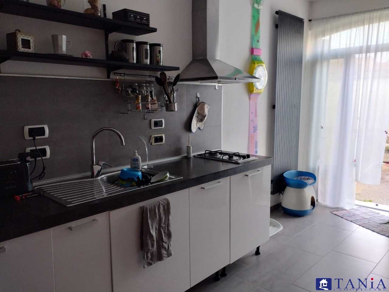 casa indipendente in vendita a Carrara in zona Avenza