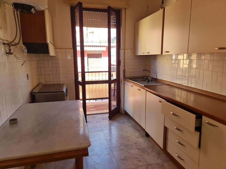 appartamento in vendita a Carrara in zona Marina di Carrara