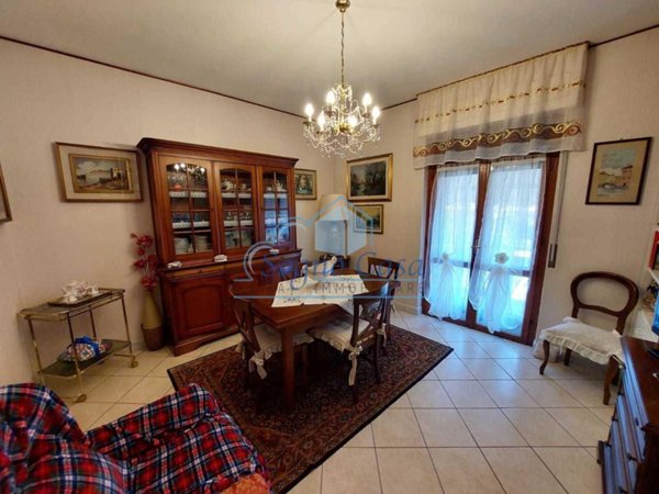 appartamento in vendita a Carrara in zona Sant'Antonio