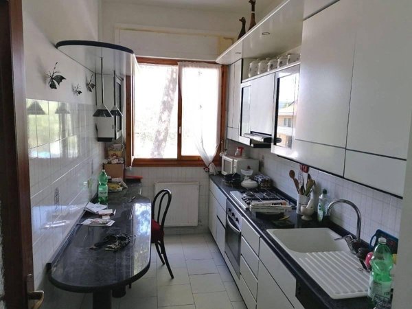appartamento in vendita a Carrara in zona Battilana