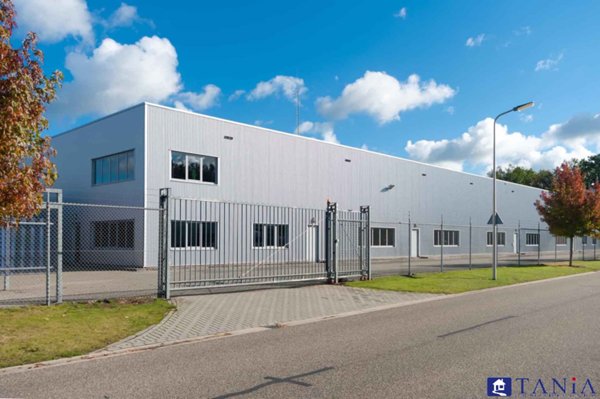 capannone in vendita a Carrara in zona Avenza