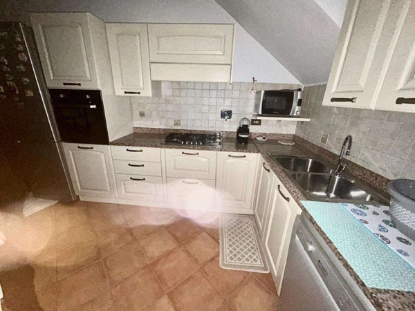 intera palazzina in vendita a Carrara in zona Torano