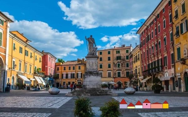 appartamento in vendita a Carrara in zona Centro Città