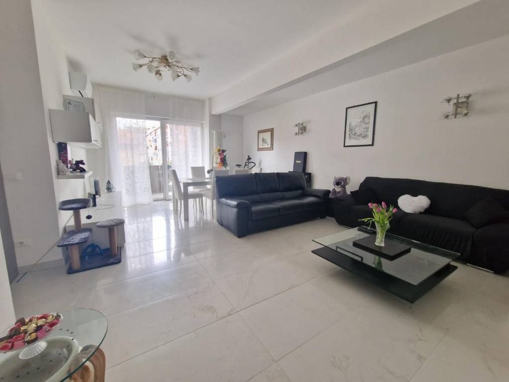 appartamento in vendita a Carrara in zona Marina di Carrara