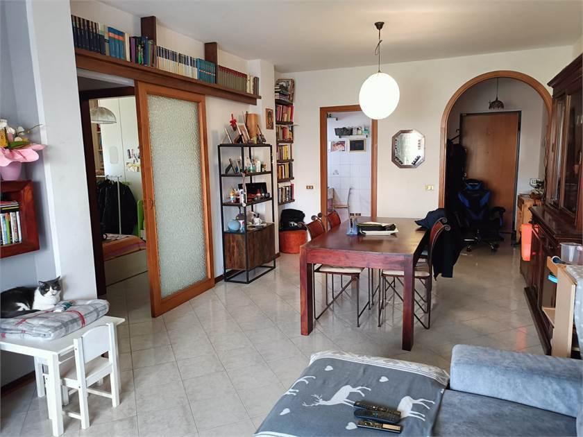 appartamento in vendita a Carrara in zona Avenza