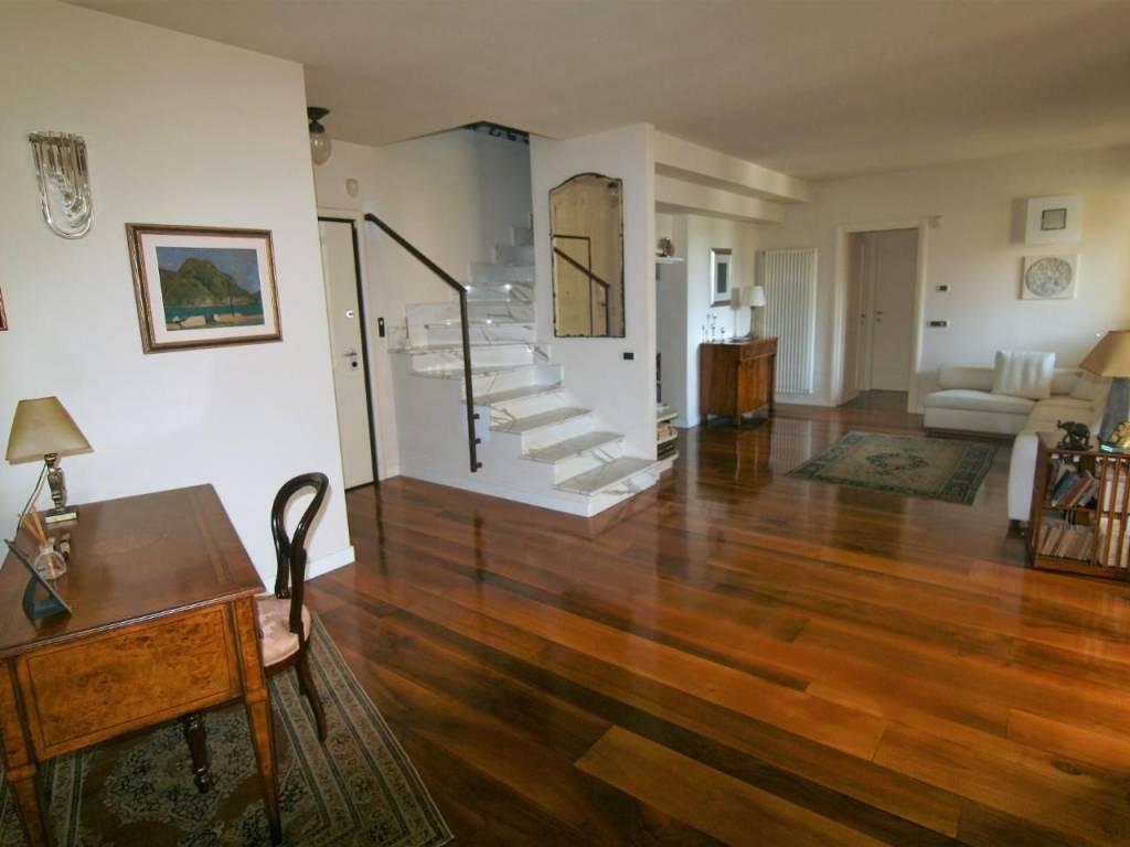 appartamento in vendita a Carrara in zona Avenza