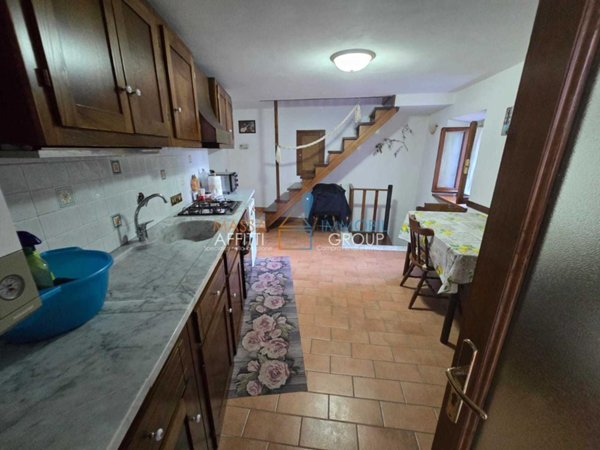 casa indipendente in vendita a Carrara in zona Fontia