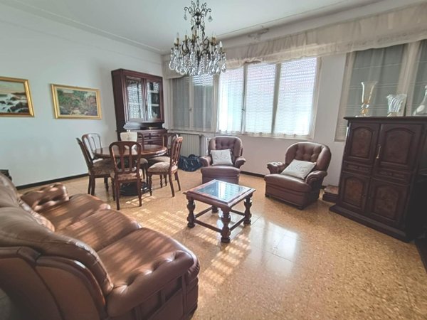 appartamento in vendita a Carrara in zona Avenza
