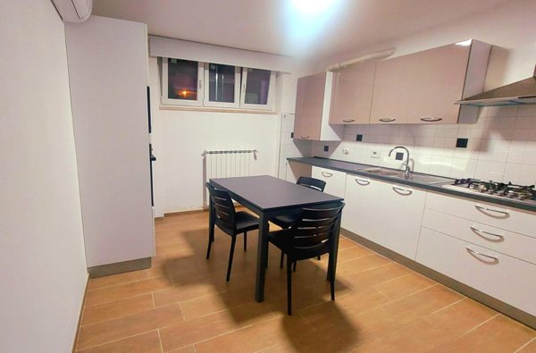 appartamento in vendita a Carrara in zona Marina di Carrara