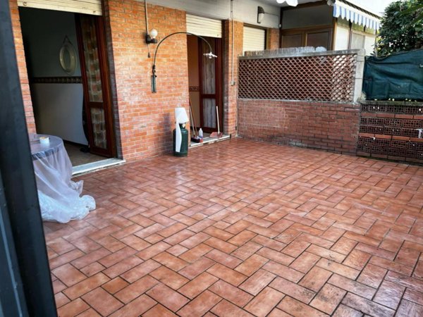 appartamento in vendita a Carrara in zona Marina di Carrara