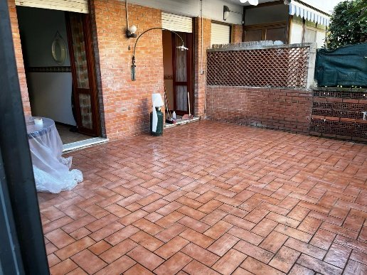 appartamento in vendita a Carrara in zona Marina di Carrara