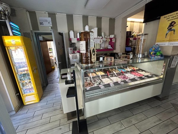 negozio in vendita a Carrara in zona Gildona