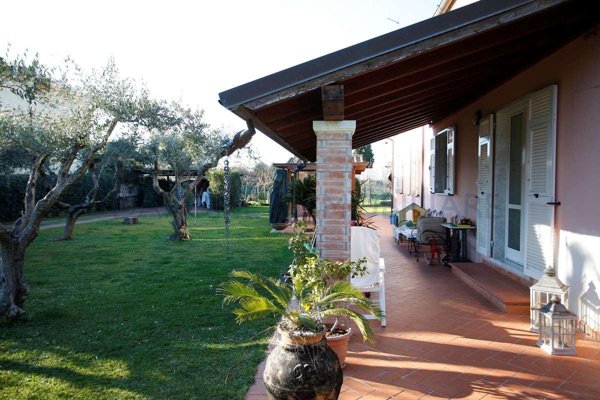 casa indipendente in vendita a Carrara in zona Avenza