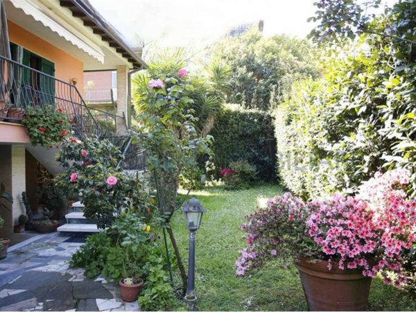 casa indipendente in vendita a Carrara in zona Marina di Carrara