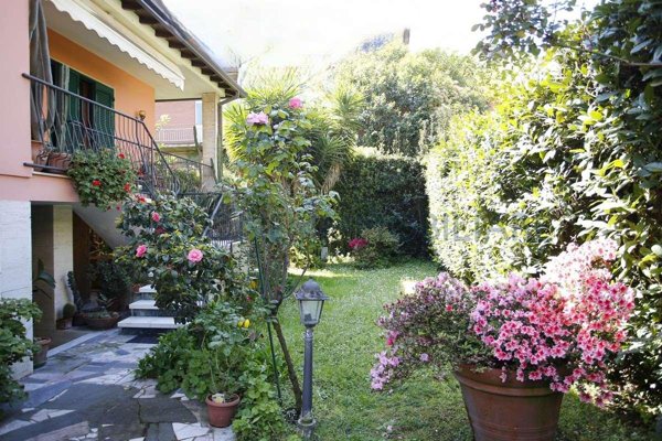 casa indipendente in vendita a Carrara in zona Marina di Carrara
