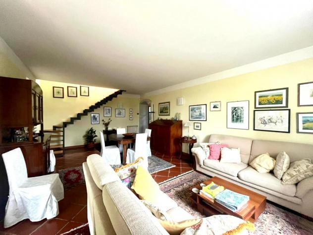 casa indipendente in vendita a Carrara in zona Avenza