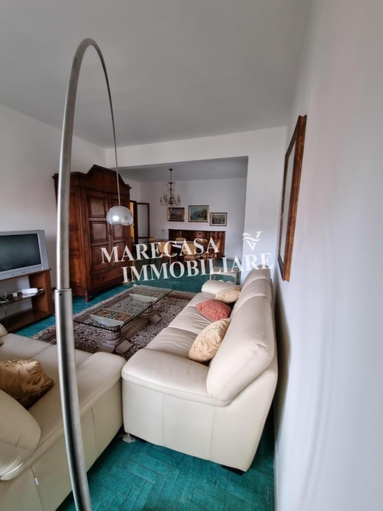 appartamento in vendita a Carrara in zona Marina di Carrara