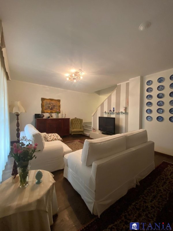 casa indipendente in vendita a Carrara in zona Avenza