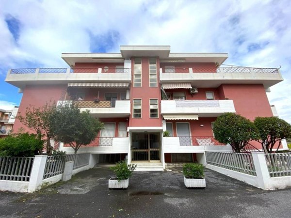 appartamento in vendita a Carrara in zona Marina di Carrara