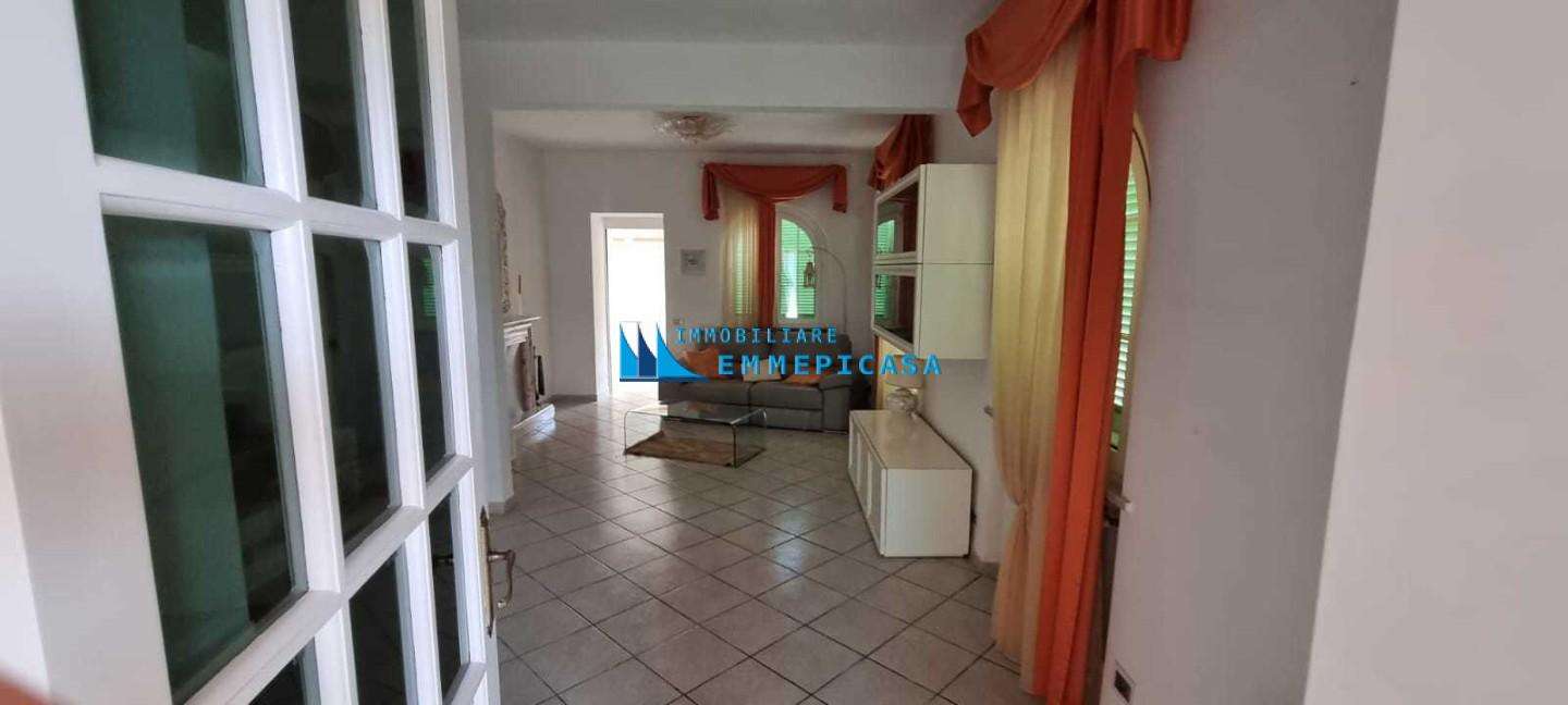 intera palazzina in vendita a Carrara