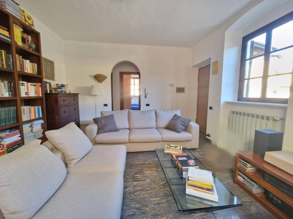 appartamento in vendita a Carrara in zona Bonascola