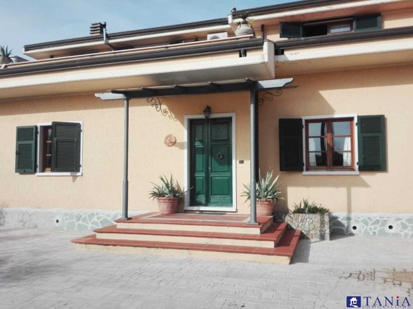 casa indipendente in vendita a Carrara in zona Centro Città