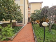 appartamento in vendita a Carrara in zona Bonascola