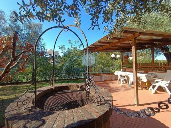 casa indipendente in vendita a Carrara in zona Bonascola