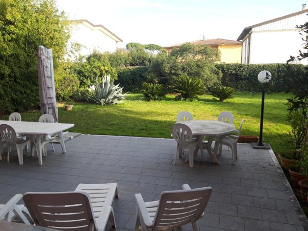 casa indipendente in vendita a Carrara in zona Marasio