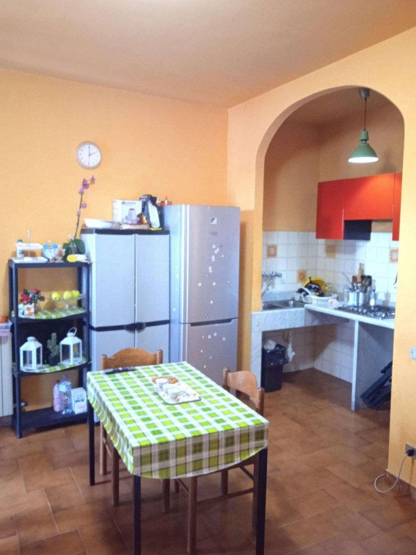 appartamento in vendita a Carrara in zona Bonascola