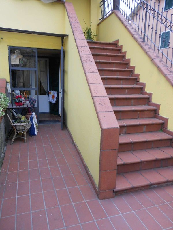 casa indipendente in vendita a Carrara in zona Stadio