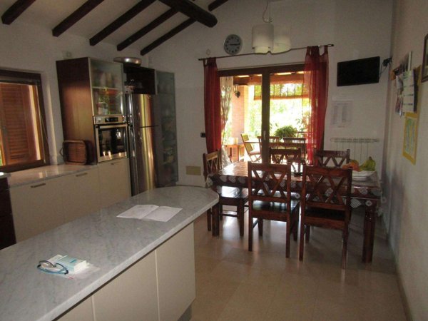 casa indipendente in vendita a Carrara in zona Stabbio