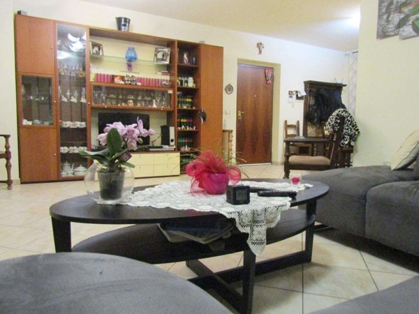 casa indipendente in vendita a Carrara in zona Avenza
