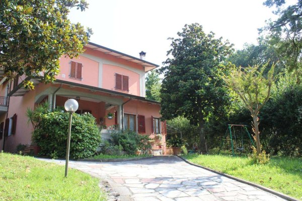 appartamento in vendita a Carrara in zona Codena