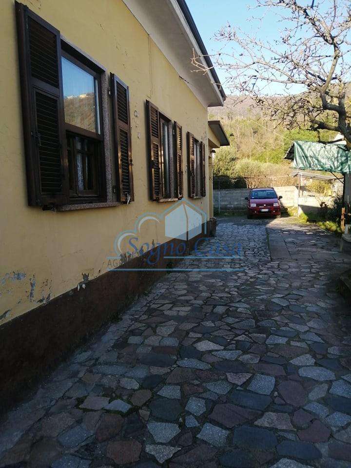 casa semindipendente in vendita a Carrara in zona Fossone