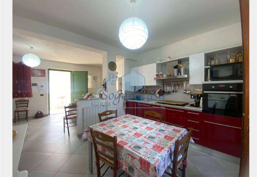 appartamento in vendita a Carrara in zona Sant'Antonio