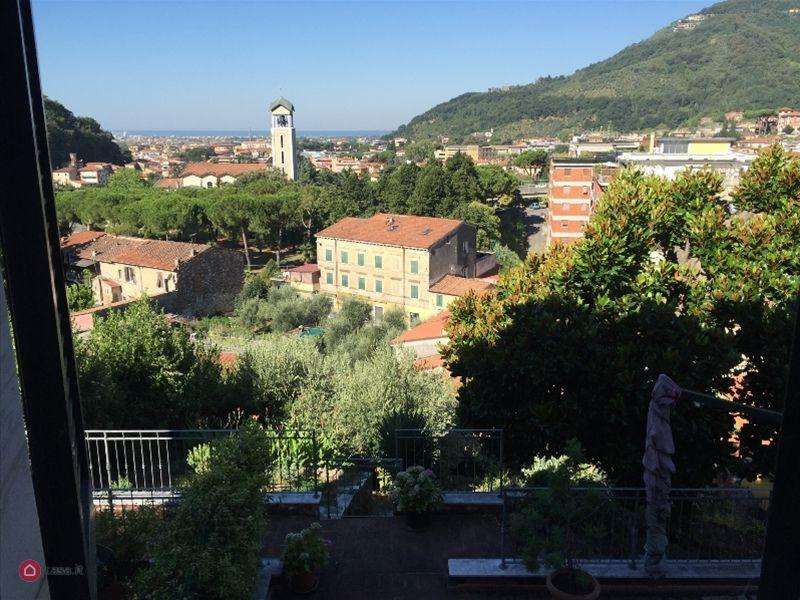 casa semindipendente in vendita a Carrara