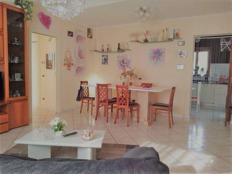 appartamento in vendita a Carrara in zona Bonascola